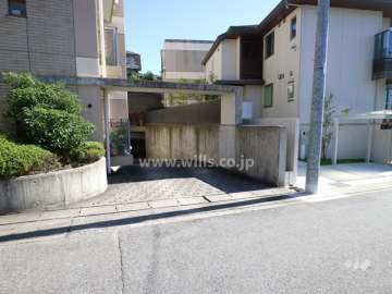 駐車場出入り口