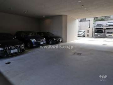 敷地内北側駐車場（屋内平面式）