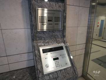 エントランスはオートロック付きです。