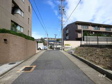 敷地東側の前面道路