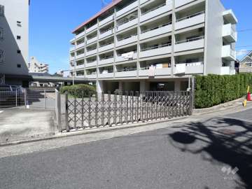 敷地内駐車場出入り口（東側）