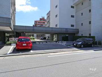 駐車場出入り口（西側）