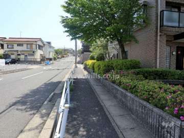 敷地東側の前面道路