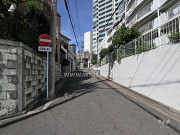 敷地東側の前面道路