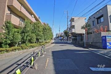 敷地南側の前面道路