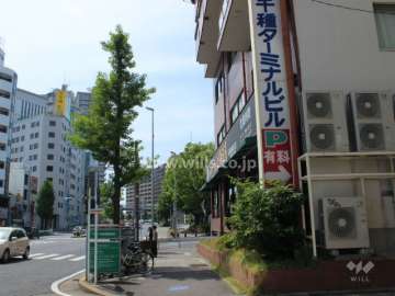 敷地南側の前面道路