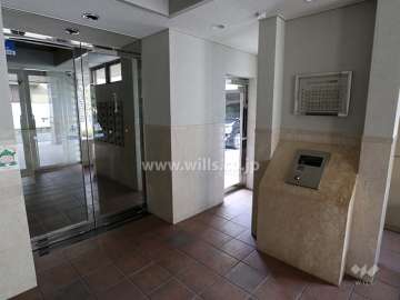 エントランスはオートロック付きです。