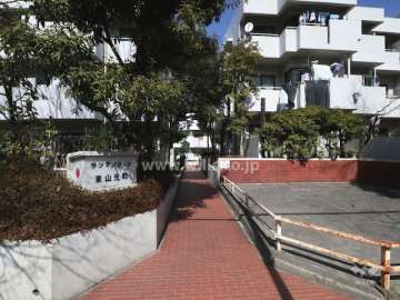 敷地入り口