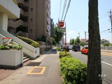 敷地北側の前面道路