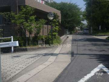 敷地南側の前面道路