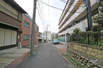 敷地南側の前面道路