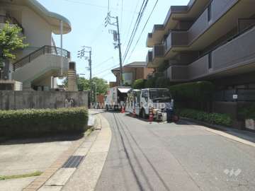 敷地南側の前面道路