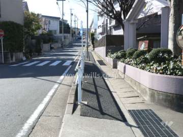 前面道路(南北を走る)