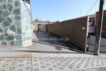 駐車場出入り口（リングシャッター付き）