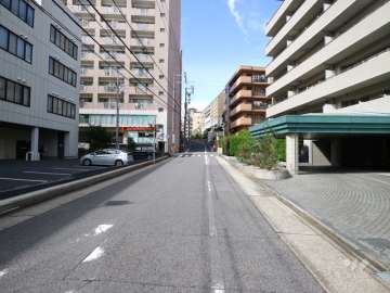敷地南側の前面道路