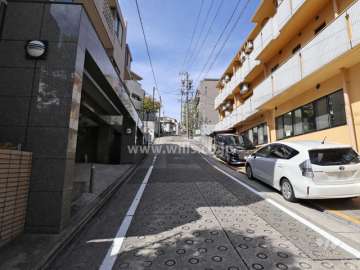 敷地北側の前面道路