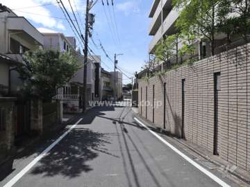 敷地東側の前面道路