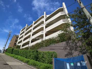 パークホームズ覚王山月見坂の外観（南東側から）