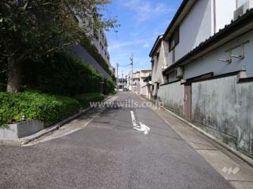 敷地東側の前面道路