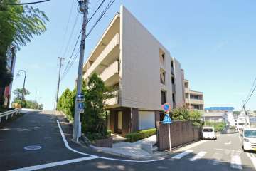 パークホームズ見附町の外観(南東側から)