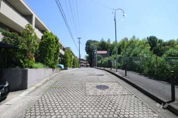 敷地南側の前面道路