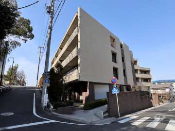 パークホームズ見附町の外観（南東側から）