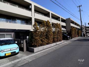 パークホームズ見附町の外観（南側から）