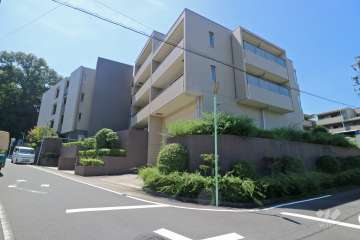 パークホームズ見附町の外観(北東側から)