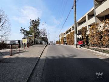 敷地南側の前面道路