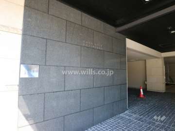 敷地南側のマンション出入口
