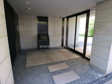 敷地北側のマンションエントランス※オートロック付き