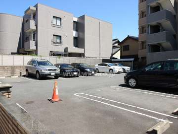 敷地内駐車場（屋外平面式）