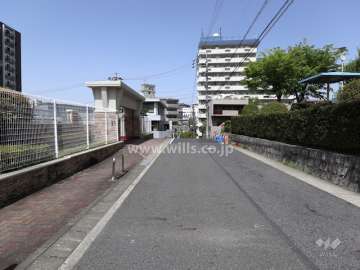 敷地北東側の前面道路