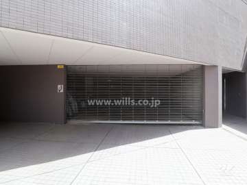 屋内駐車場出入り口（リングシャッター付き）