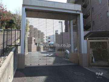駐車場入り口(ゲート付き)