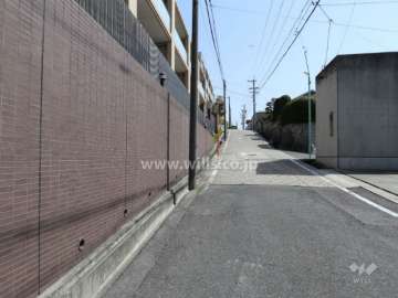敷地南側の前面道路