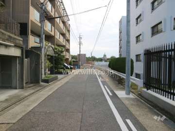 敷地南側の前面道路