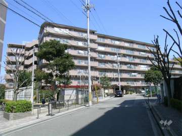 コート豊中桃山台の外観（南側から）