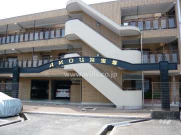 アーチの付いた敷地入り口