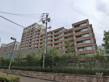 セントラルガーデンレジデンスⅡD棟の外観（北西側から）