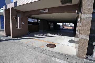 駐車場出入り口