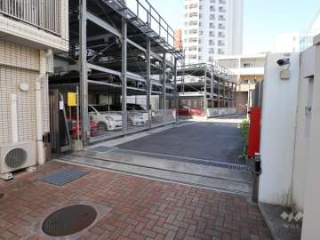 駐車場出入り口