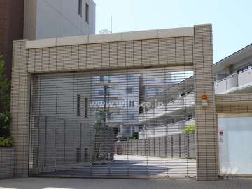 駐車場出入り口（リングシャッター付き）