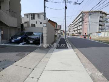 敷地北側の前面道路