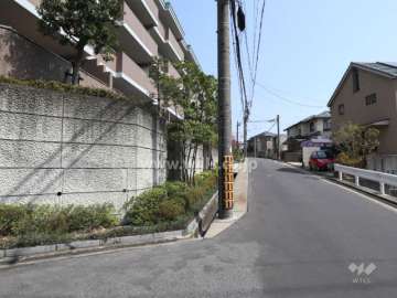 敷地南側の前面道路
