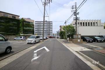 エスポア千種北西道路（北東向き）