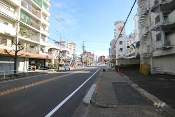 敷地北側の前面道路（西側から）