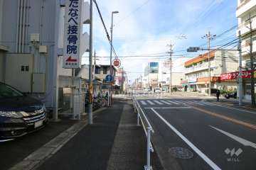 敷地北側の前面道路（東側から）