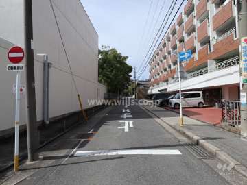 敷地南側の前面道路