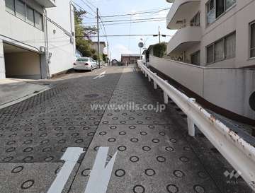 敷地東側の前面道路